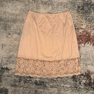 18” Vanity Fair Nude Lace Dress Slip